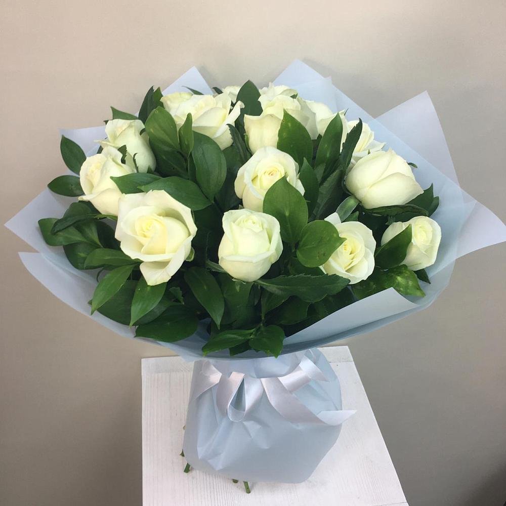 Букет 15 Белых роз Проуд в Болхове