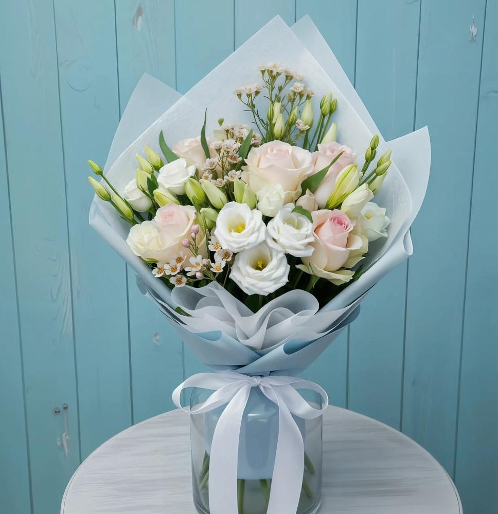 Букет цветов из: Розы и Лизиантусы в Болхове