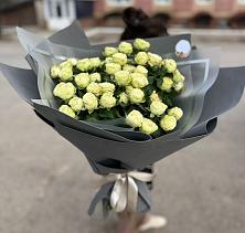 Букет Белые кустовые розы Солинеро в Болхове
