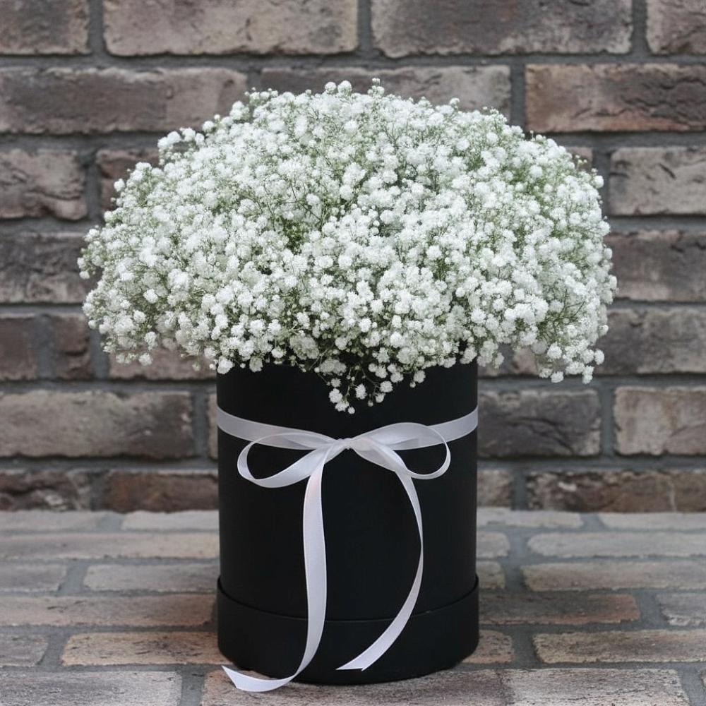 Цветочная композиция из Гипсофила в шляпной коробке в Болхове