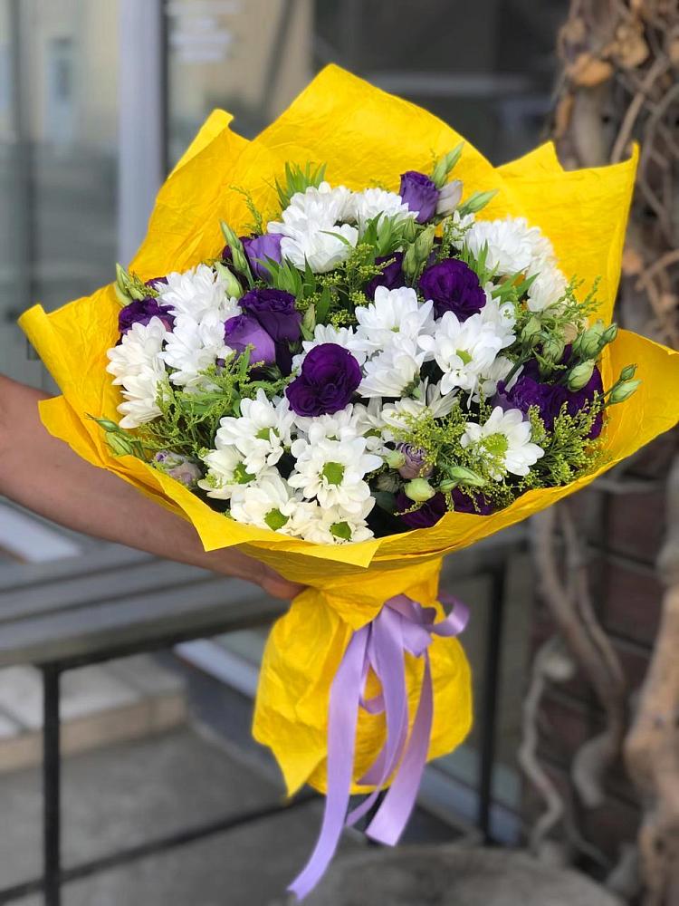 Букет цветов из: Ирисы, Хризантемы и Ромашки в Болхове