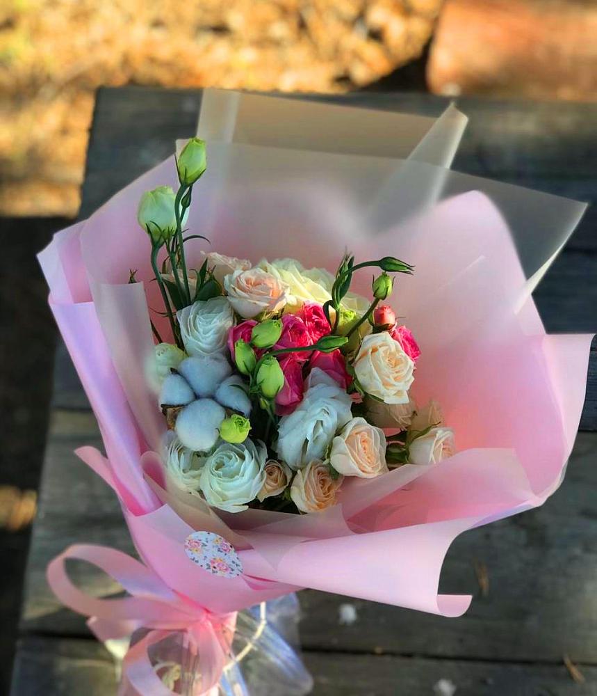 Букет цветов из: Розы и Лизиантусы в Болхове