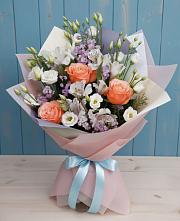 Букет цветов из:  Лизиантусы, Розы, Альстромерии и Гипсофила #REPLACE_PRED# Болхове