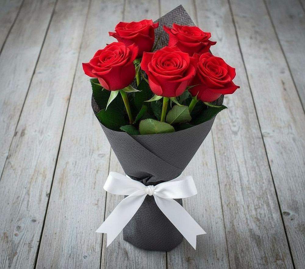 Букет 5 Красных роз Эдлесс Лав в Болхове