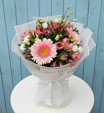Букет цветов из:  Герберы, Альстромерии и Лизиантусы #REPLACE_PRED# Болхове