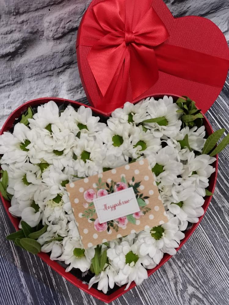 Цветочная композиция из Хризантемы в виде сердца в Болхове