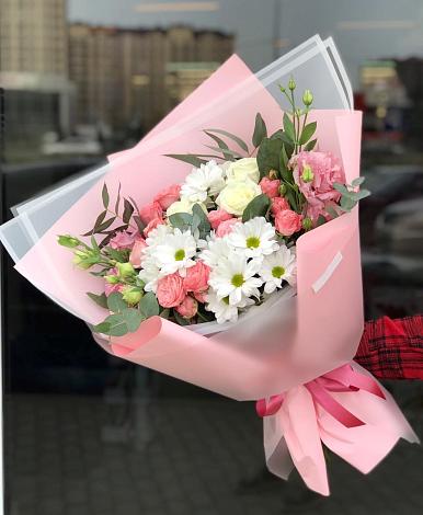 Букет цветов из: Розы, Лизиантусы и Хризантемы в Болхове
