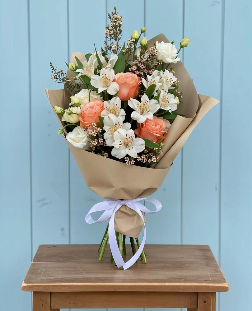 Букет цветов из: Альстромерии, Лизиантусы, Розы и Хризантемы в Болхове